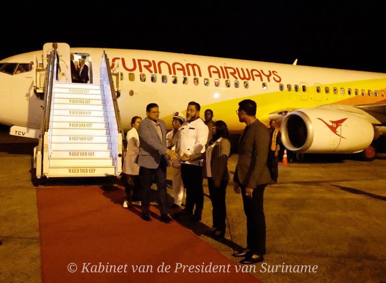 1 (Direct) President Santokhi terug in Suriname