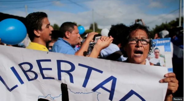 2 (02.00 uur) US secures release of 135 political prisoners from Nicaragua