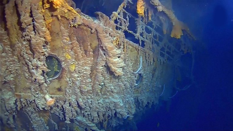 5 (19.00 uur) Titanic valt langzaam uit elkaar