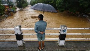 6 (02.00 uur) Tientallen doden en vermisten door watersnood in Nepal