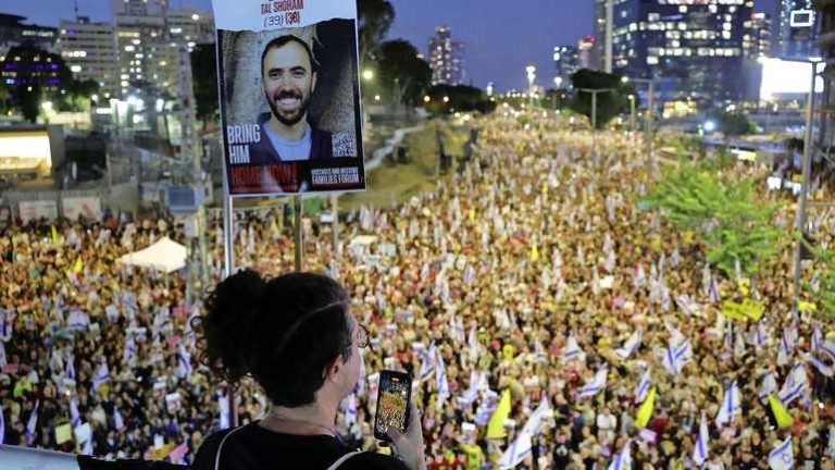 7 (04.00 uur)Grote protesten in Israël, vakbonden staken maandag om gijzelaars vrij te krijgen