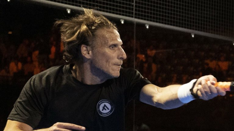 01 13.00 Diego Forlán maakt debuut als prof in andere sport02