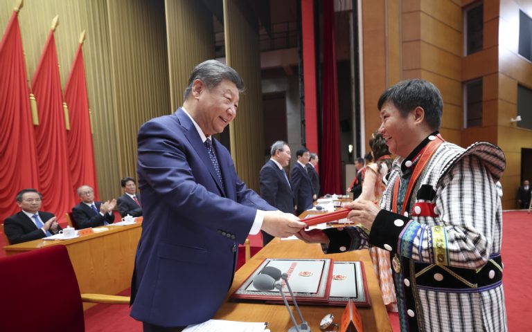 1 (13.00 uur)Xi's speech at event commending role models for ethnic unity, progress published