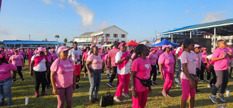 1 (15.00 uur)Thousands participate in cancer awareness march