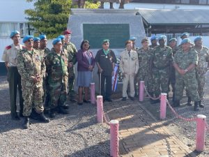 1 (22.00 uur)Kranslegging symbool voor moed en durf gesneuvelde militairen Koreaanse Oorlog