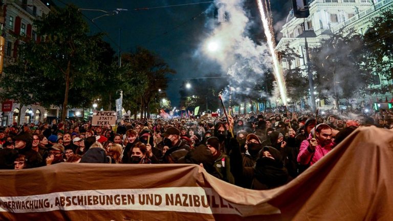 2 (13.00 uur) Duizenden demonstreren in Wenen tegen samenwerking FPÖ