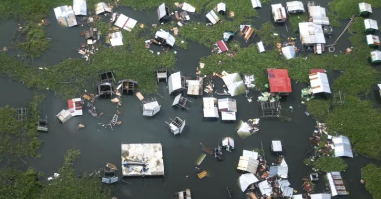 5 Philippine rescuers battle floodwaters