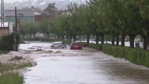 9 (07.00 uur)Schade en overstromingen door