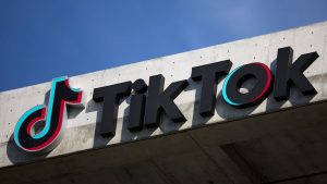 5 (00.00 uur)Families klagen TikTok